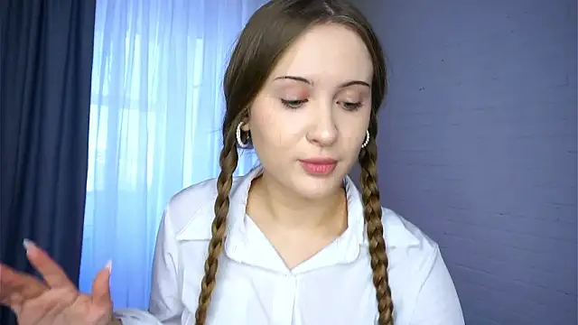 QuennaCoote online show from February 5, 7:13 am