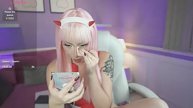 SaharaKramer online show from November 20, 7:13 pm