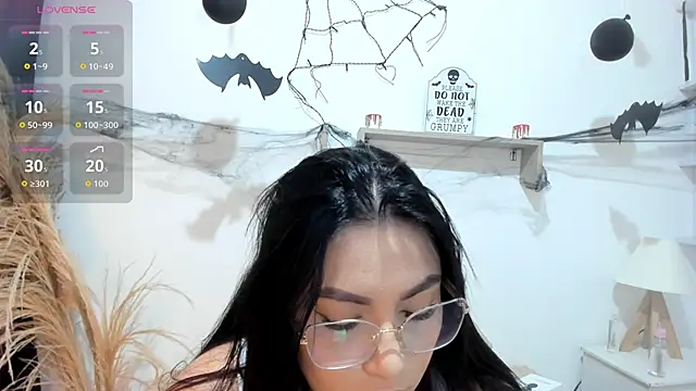 emily-777 online show from October 28, 11:18 pm