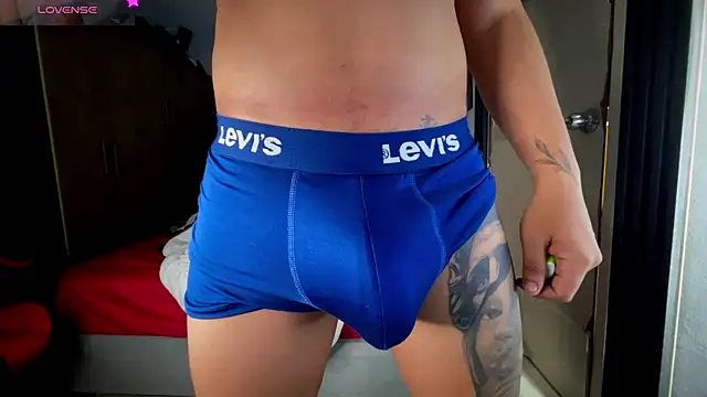 jeffvalemtino online show from August 4, 11:07 pm