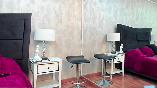 NahomyCarther online show from April 4, 10:29 pm