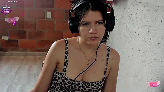 brii69 online show from March 10, 7:50 pm