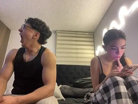 DesireLuxe online show from March 25, 6:30 am