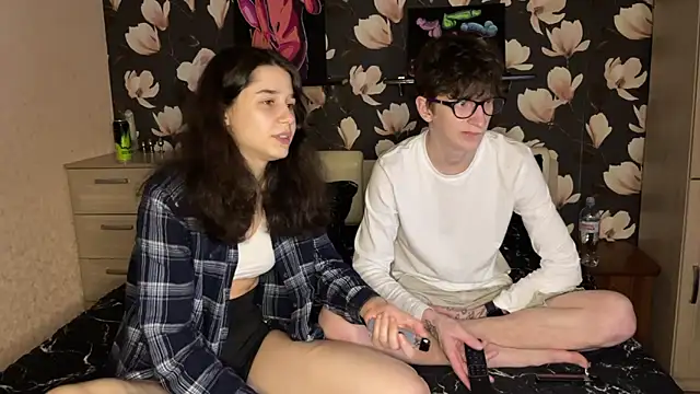 baby lesi online show from April 18, 6:12 pm