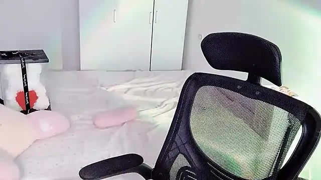 Snapshot of Annnnqi-77 chatting on October 9, 4:10 am Annnnqi-77 online show from October 9, 4:10 am