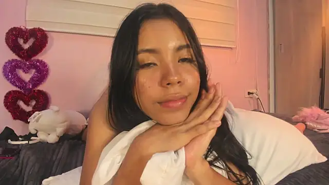 Snapshot of emily_sweett24 chatting on March 5, 6:56 pm emily sweett24 online show from March 5, 6:56 pm