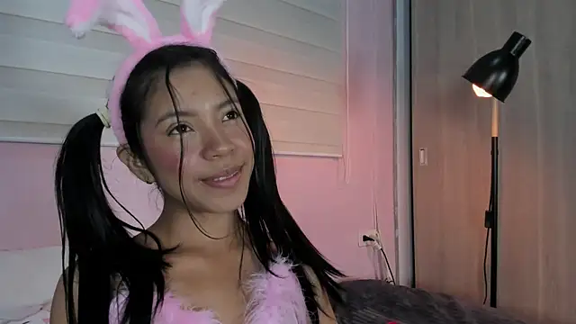 Snapshot of emily_sweett24 chatting on March 9, 3:49 pm emily sweett24 online show from March 9, 3:49 pm