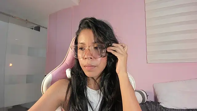 Snapshot of emily_sweett24 chatting on March 15, 3:16 pm emily sweett24 online show from March 15, 3:16 pm