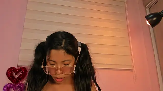 Snapshot of emily_sweett24 chatting on March 21, 9:45 pm emily sweett24 online show from March 21, 9:45 pm