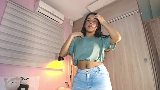 Snapshot of emily_sweett24 chatting on September 10, 12:27 pm emily sweett24 online show from September 10, 12:27 pm