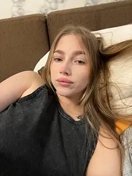 Snapshot of Milana_mil chatting on September 14, 10:03 am Milana mil online show from September 14, 10:03 am