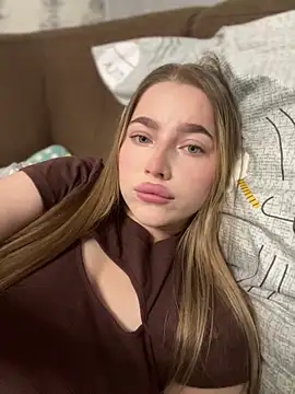 Snapshot of Milana_mil chatting on October 13, 3:34 pm Milana mil online show from October 13, 3:34 pm
