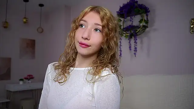 SunnivaCovil online show from October 25, 1:51 pm