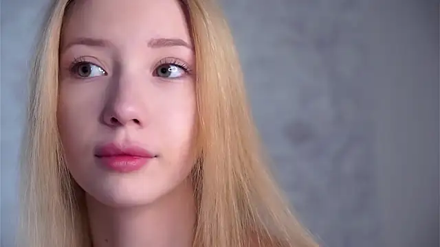 SunnivaCovil online show from April 17, 2:53 pm