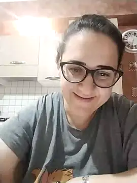 Snapshot of Dolcecurvy chatting on November 1, 10:34 pm Dolcecurvy online show from November 1, 10:34 pm