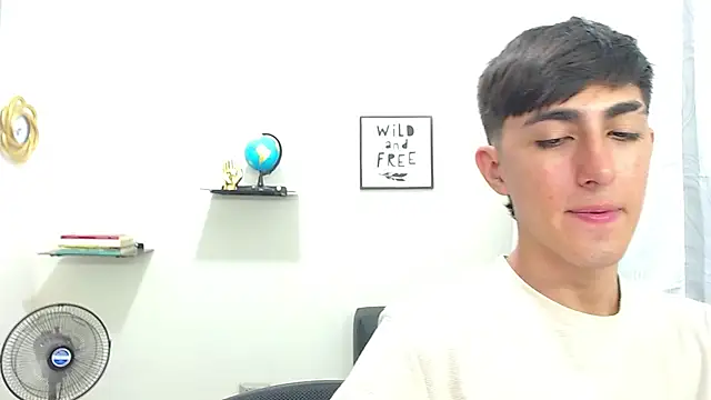 Snapshot of babymaik chatting on February 21, 11:43 pm babymaik online show from February 21, 11:43 pm