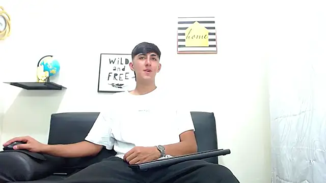 Snapshot of babymaik chatting on March 21, 8:29 pm babymaik online show from March 21, 8:29 pm
