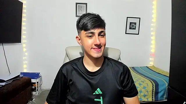 Snapshot of babymaik chatting on October 1, 9:54 pm babymaik online show from October 1, 9:54 pm