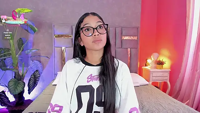 Tyla Ks online show from March 12, 8:15 pm