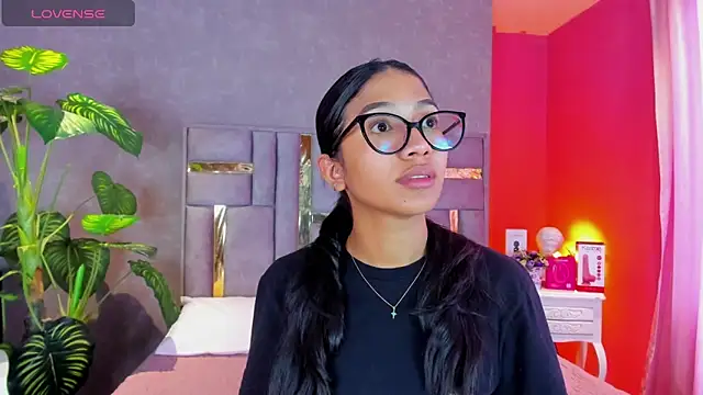 Tyla Ks online show from April 7, 7:36 pm