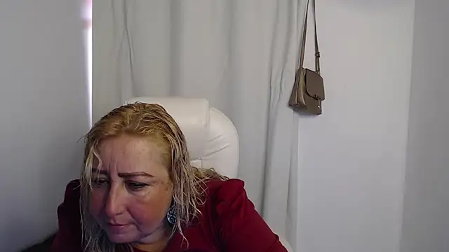 Snapshot of Mature_2025 chatting on September 28, 2:22 pm Mature 2025 online show from September 28, 2:22 pm