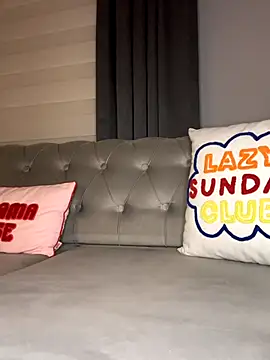 laraaaaaa online show from December 17, 10:38 pm