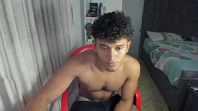 Snapshot of Fox2evans chatting on February 5, 9:03 am Fox2evans online show from February 5, 9:03 am