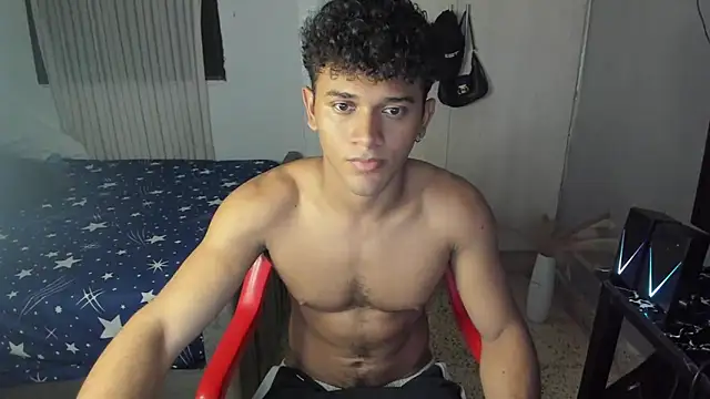 Snapshot of Fox2evans chatting on February 22, 7:19 am Fox2evans online show from February 22, 7:19 am