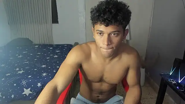 Snapshot of Fox2evans chatting on February 24, 7:56 pm Fox2evans online show from February 24, 7:56 pm