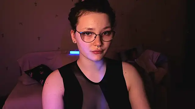 milliedoll online show from June 3, 12:30 pm