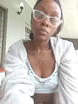 Snapshot of xxTatiannaxx chatting on March 15, 8:37 am xxTatiannaxx online show from March 15, 8:37 am