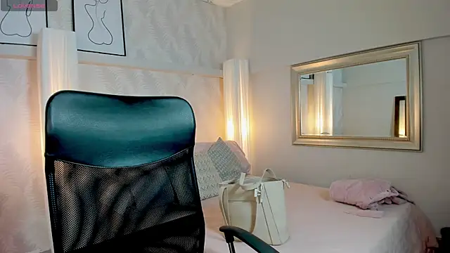 Snapshot of Lucia_Brown_ chatting on November 12, 6:19 pm Lucia Brown online show from November 12, 6:19 pm