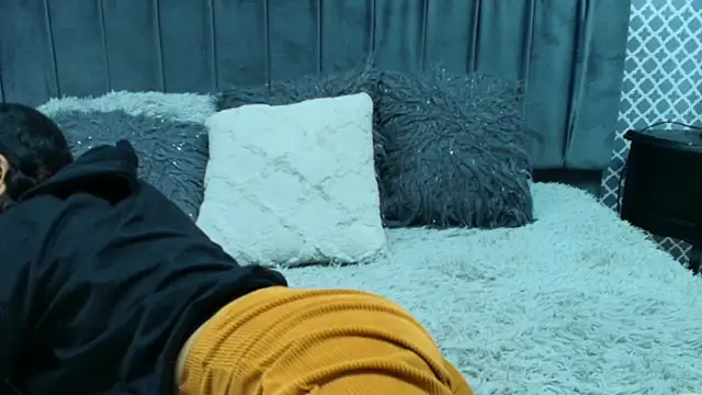 Snapshot of Cassie_bloom chatting on October 15, 5:18 am Cassie bloom online show from October 15, 5:18 am