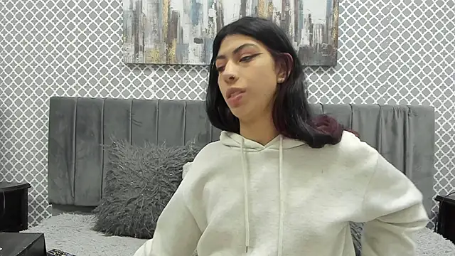 Snapshot of Cassie_bloom chatting on October 18, 4:04 am Cassie bloom online show from October 18, 4:04 am