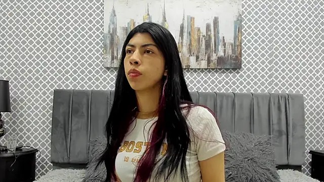 Snapshot of Cassie_bloom chatting on October 21, 7:58 pm Cassie bloom online show from October 21, 7:58 pm