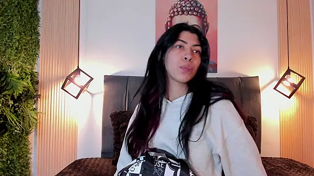 Snapshot of Cassie_bloom chatting on November 3, 8:21 pm Cassie bloom online show from November 3, 8:21 pm