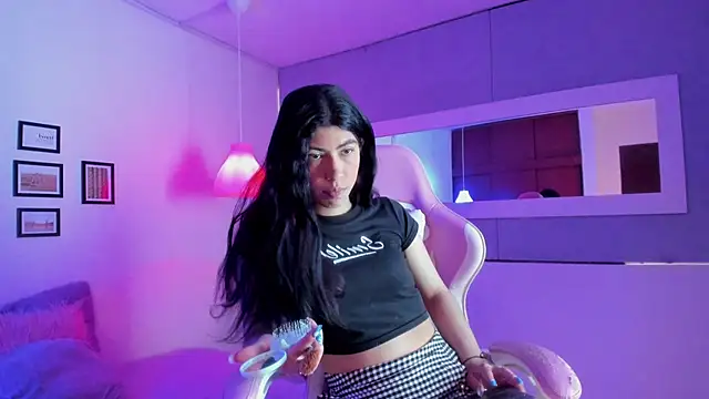 Snapshot of Cassie_bloom chatting on November 5, 8:42 pm Cassie bloom online show from November 5, 8:42 pm