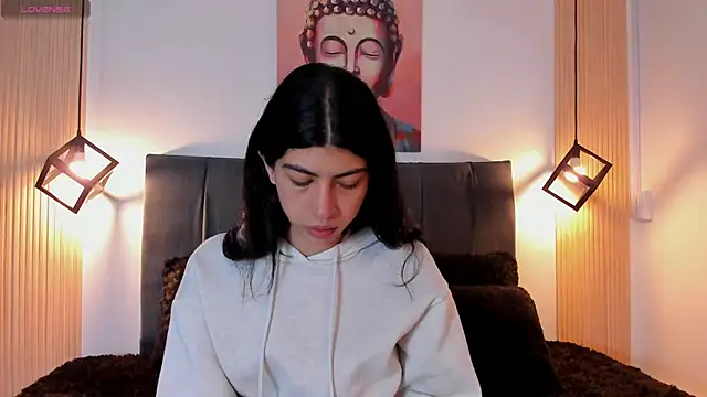 Snapshot of Cassie_bloom chatting on November 8, 9:24 pm Cassie bloom online show from November 8, 9:24 pm