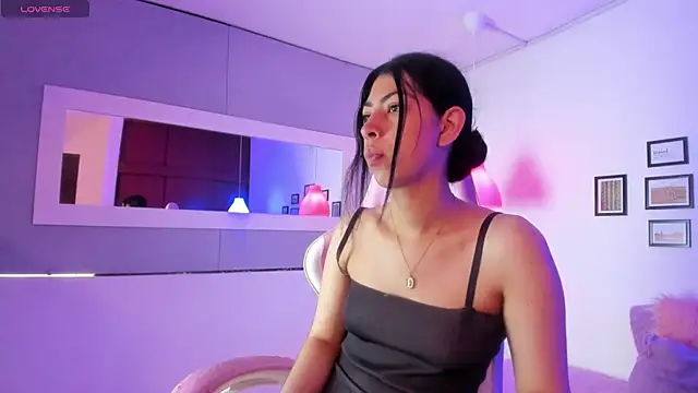 Snapshot of Cassie_bloom chatting on November 18, 4:22 pm Cassie bloom online show from November 18, 4:22 pm