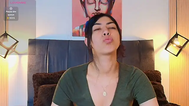 Snapshot of Cassie_bloom chatting on November 21, 8:07 pm Cassie bloom online show from November 21, 8:07 pm