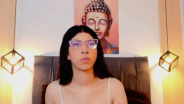 Snapshot of Cassie_bloom chatting on November 26, 7:48 pm Cassie bloom online show from November 26, 7:48 pm