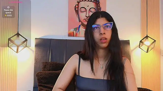 Snapshot of Cassie_bloom chatting on November 27, 8:11 pm Cassie bloom online show from November 27, 8:11 pm