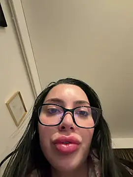 Mia Splash online show from February 2, 10:19 pm