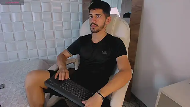 AlejandroStormm online show from October 13, 9:15 pm