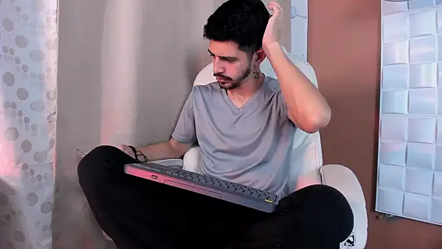 AlejandroStormm online show from October 15, 9:15 pm