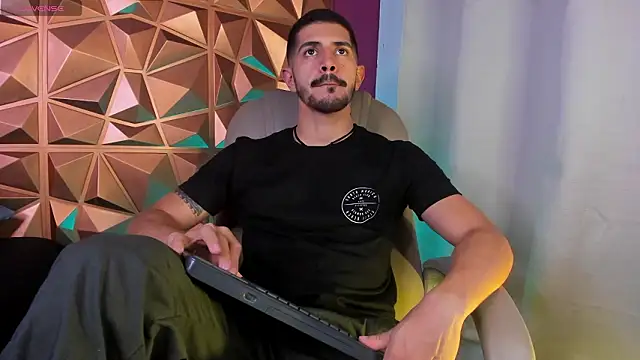 Snapshot of AlejandroStormm chatting on February 15, 4:09 am AlejandroStormm online show from February 15, 4:09 am