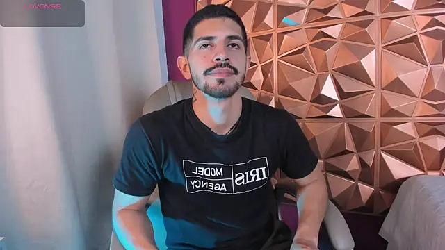 Snapshot of AlejandroStormm chatting on February 19, 8:49 pm AlejandroStormm online show from February 19, 8:49 pm