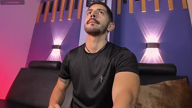 Snapshot of AlejandroStormm chatting on February 23, 10:29 pm AlejandroStormm online show from February 23, 10:29 pm