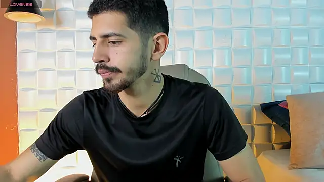 Snapshot of AlejandroStormm chatting on February 27, 11:16 pm AlejandroStormm online show from February 27, 11:16 pm