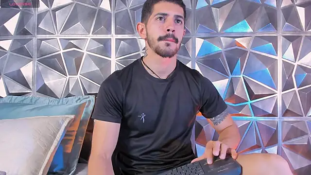 Snapshot of AlejandroStormm chatting on March 3, 10:37 pm AlejandroStormm online show from March 3, 10:37 pm